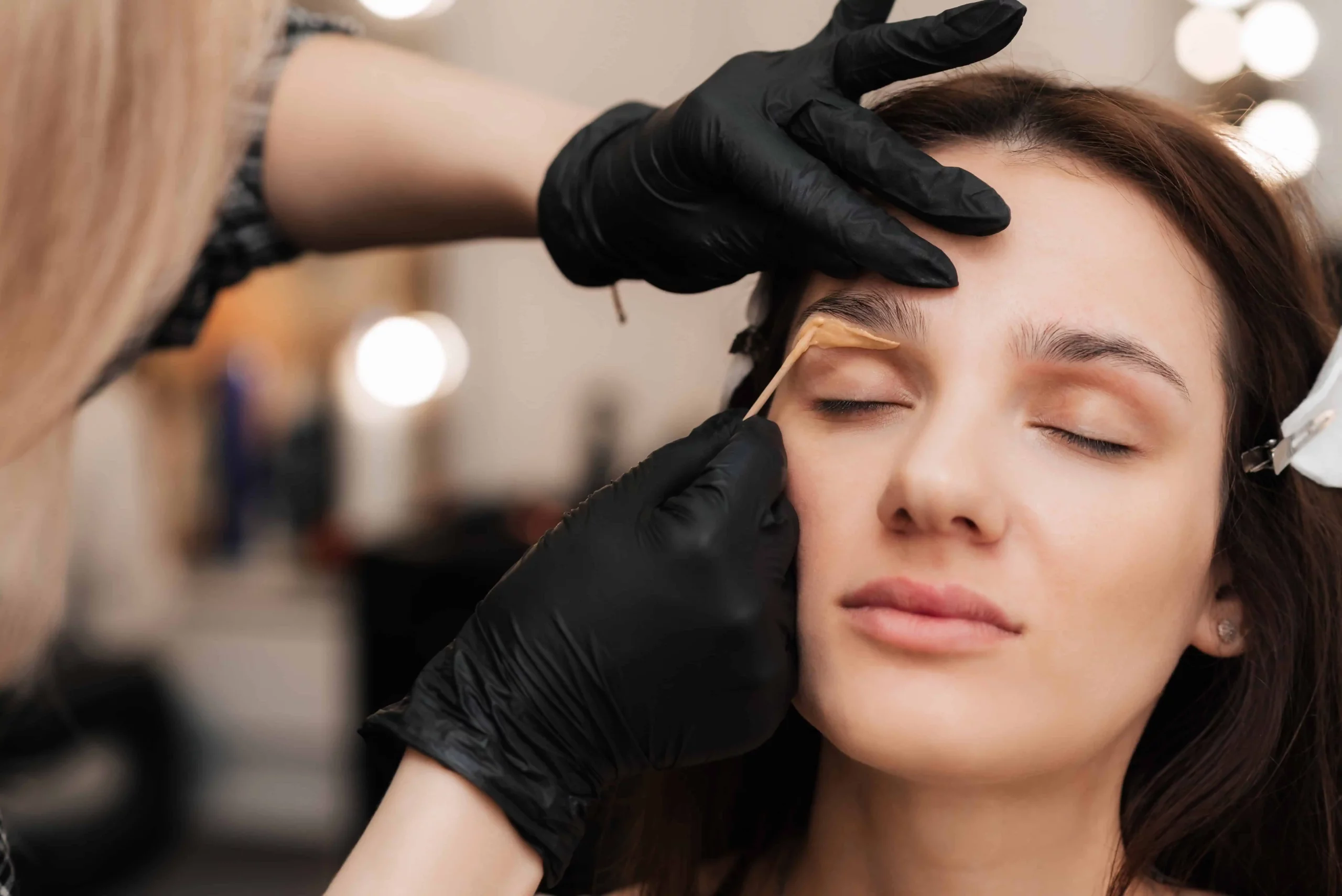 Eyebrow tinting and shaping session
